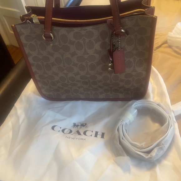 Coach - Picture 3 of 3